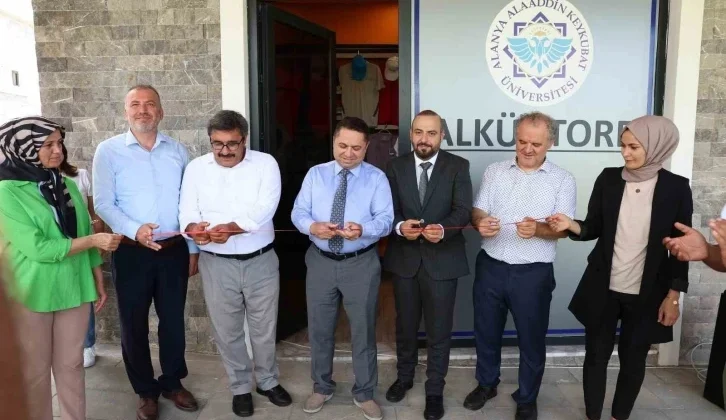 Alkü Store Birbirinden Renkli Eserlerle Açıldı