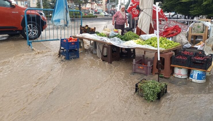 Ankara’da Sağanak Yağış Etkili Oldu