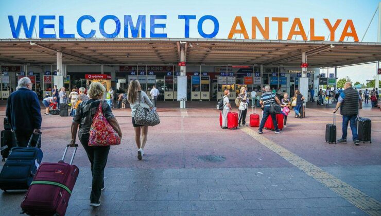 Antalya Havalimanı’nda 6 Ayda 14,5 Milyon Yolcu Trafiği