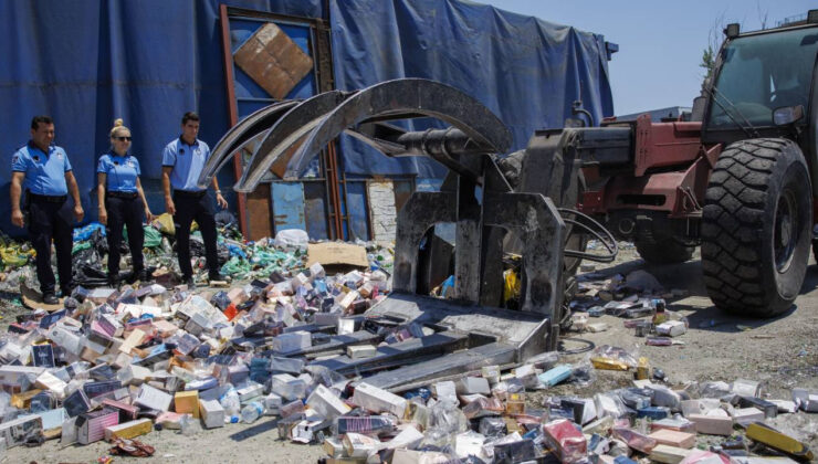 Antalya’da 5 Bin 807 Sahte Parfüme El Konuldu