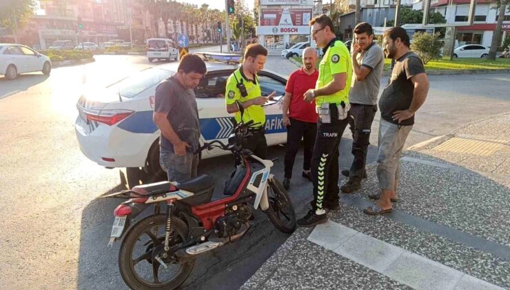 Antalya’da Motosiklet ile Otomobil Çarpışması Sonucu Yaralanan Sürücü Ambulansa Binmedi