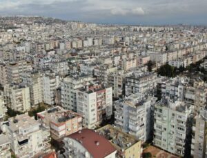 Antalya’da Yüksek Faiz ve Konut Fazlalığı Fiyatları Düşürdü