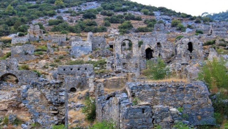 Antik Kente Yapılan Uygunsuz Binanın Bir Kısmı Kaldırıldı: Anamur’daki Beton Yapı Sökülüyor