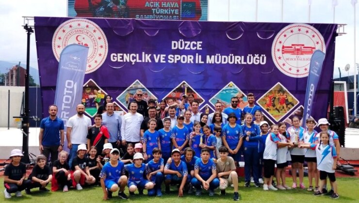 Ases U-13 Okçuluk Açık Hava Türkiye Şampiyonası’nda Dereceye Giren Atletlere Ödülleri Verildi