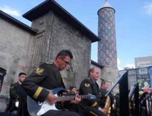 Askeri Bando Erzurum’da Coşturdu