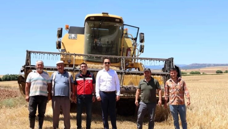 Aslanapa Kaymakamı ve İlçe Tarım Müdürü Biçerdöver Kontrolüne Katıldı