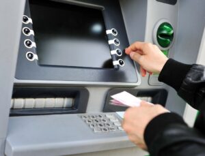 ATM’lerde Yeni Dönem Resmen Başladı: Müşteriler Bankada Sıra Beklemek Zorunda Kalmayacak