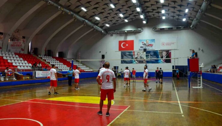 Aydın’da 15 Temmuz Şehitleri Anma, Demokrasi ve Milli Birlik Günü Kapsamında Voleybol Turnuvası Başladı