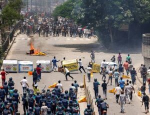 Bangladeş’te Bağımsızlık Savaşı’nda Görev Alanların Çocuklarına Kamu Kontenjanı Ayrılmasına Karşı Protestolar Sürüyor; 105 Ölü