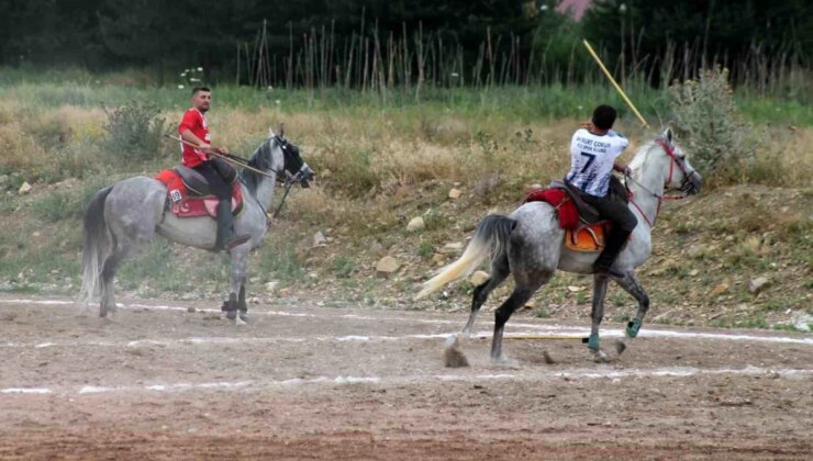 Bayburt’ta 15 Temmuz Demokrasi ve Milli Beraberlik Günü Aktiflikleri Kapsamında Cirit Karşılaşması Düzenlendi