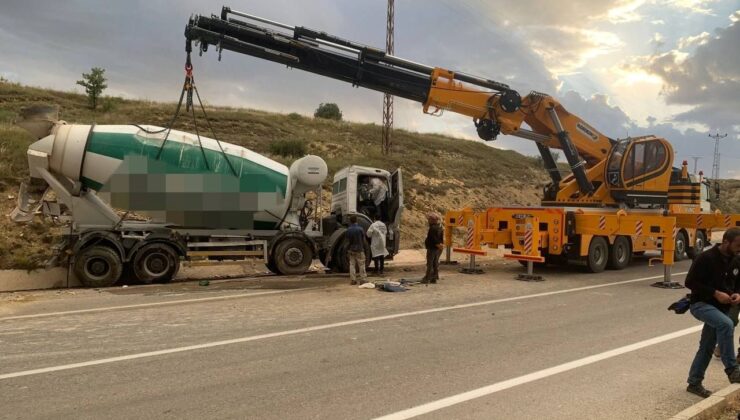 Bayburt’ta Beton Mikseri Yola Devrildi: 1 Ölü