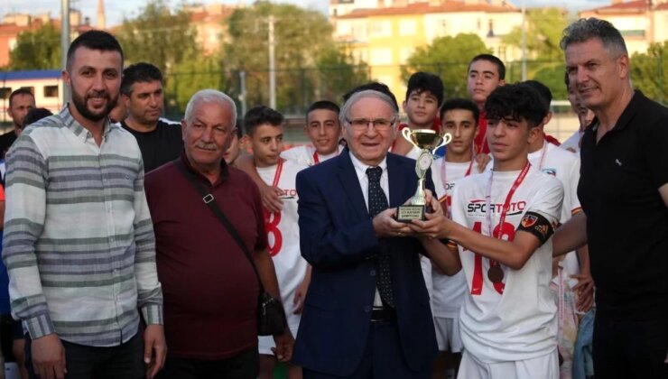 Bellona Kayserispor, U-13 ve U-11 Ligi’nde Şampiyon Oldu