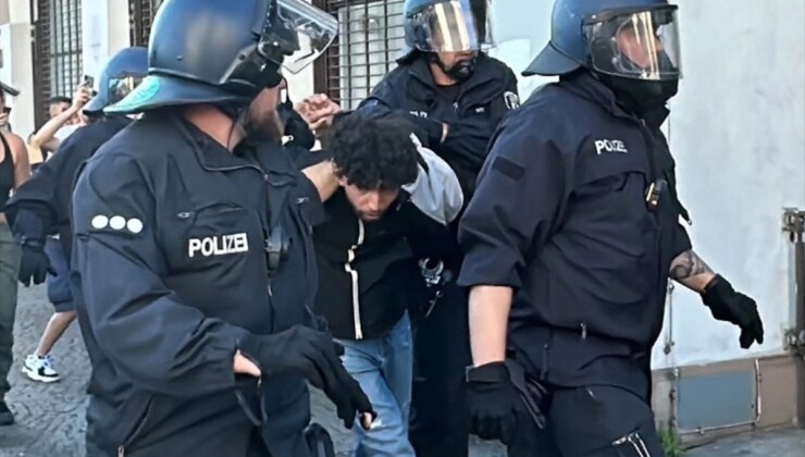 Berlin’de Filistin’e Destek Hareketinde Gözaltılara Karşı Arbede