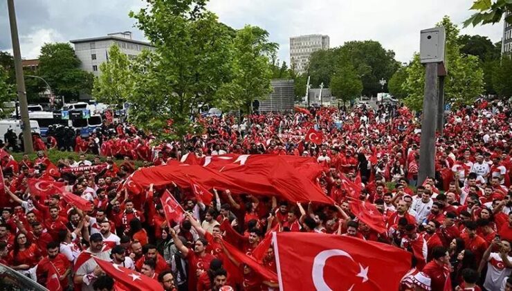 Berlinli Türkler Hazır, ‘Bizim Çocuklar’ı Bekliyor! Merih’e Verilen Haksız Ceza Daha da Kenetlendirdi