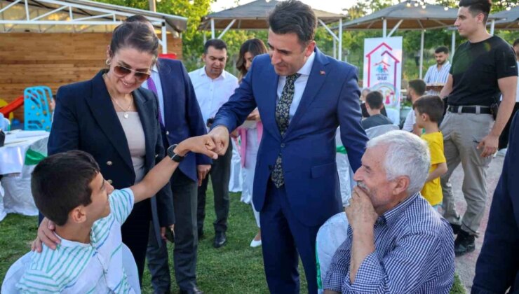 Bilecik Valisi Şefik Aygöl ve Eşi Nazlı Aygöl, ’30 Haziran Kollayıcı Aile Günü’ Programına Katıldı