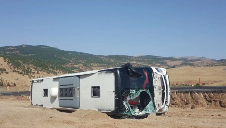 Bingöl’de Yolcu Otobüsü Devrildi: 14 Kişi Yaralandı