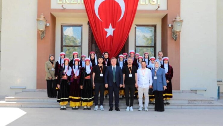 Bitlis Tatvan Gençlik Merkezi Halk Oyunları Ekibi Vali Aydoğdu’yu Ziyaret Etti