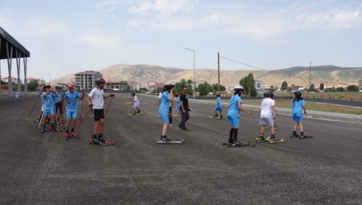 Bitlis’te Tekerlekli Kayak Atletleri Otobüs Terminalinde Çalışmalarını Sürdürüyor