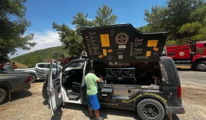 Bodrum’daki Yangına Müdahale Eden Takıma Soğuk Kahve İkramı