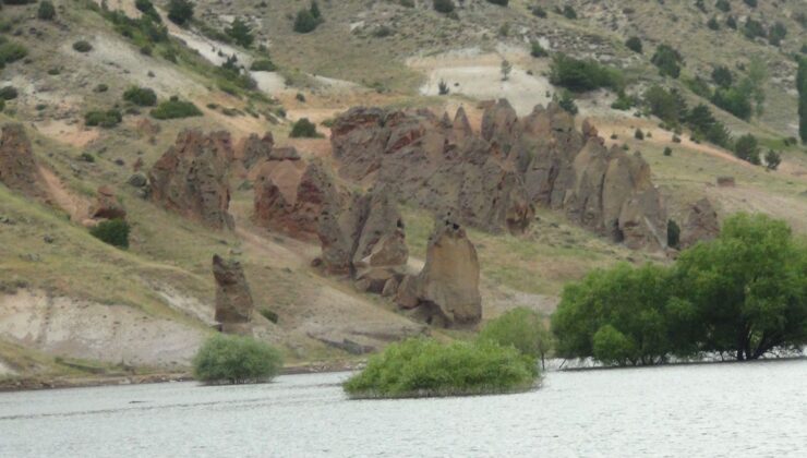 Burası Kapadokya Değil! Kars’ın “Peri Bacaları”