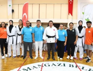 Bursa Osmangazi Belediye Başkanı Erkan Aydın, Genç Judo ve Taekwondoculara Sertifikalarını Verdi