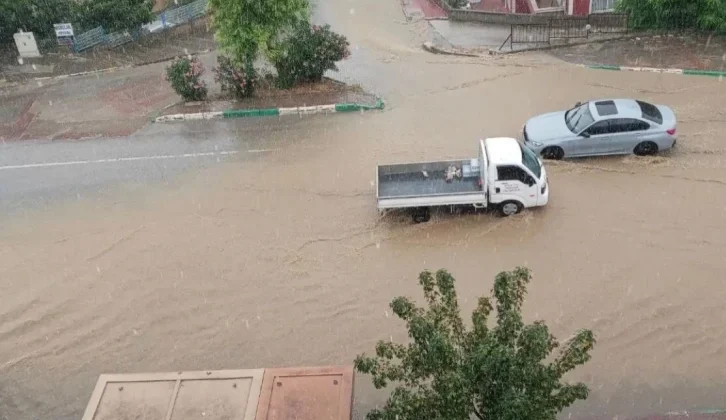 Bursa’da Ansızın Bastıran Yağmur, Hayatı Felç Etti