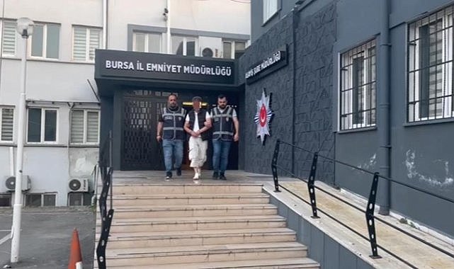 Bursa’da Aranan Şahsı Polis Kıskıvrak Yakaladı