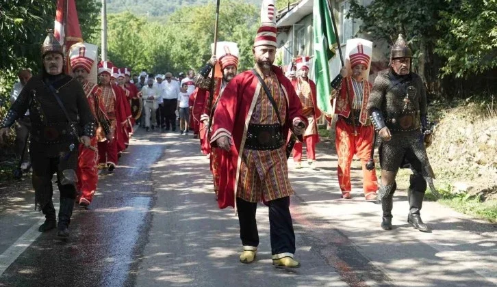 Bursa’da Erkekler Mehterle Köyü Terk Etti