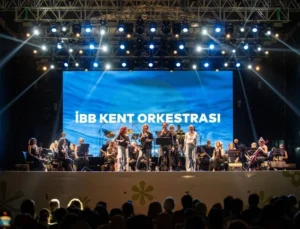 Bursa’da İBB Kent Orkestrası Eşliğinde 90’lar Gecesi