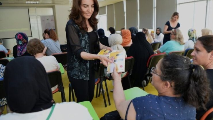 Bursa’da Kadın Müellifiyle Buluşuyor’ Projesinde İlk Kitap Dağıtıldı