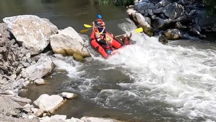 Bursa’da Kocasu Çayı’nda Rafting Yapan Dağcıların Heyecan Dolu Anları