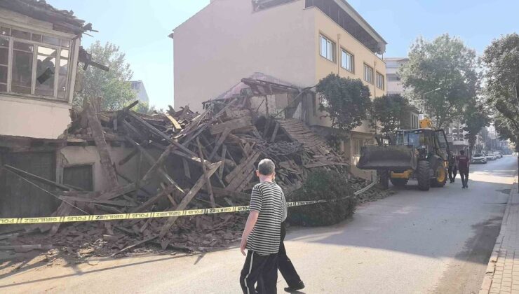 Bursa’da Metruk Bina Saniyeler İçinde Yerle Bir Oldu