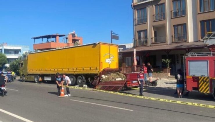 Çanakkale’de Arabaya ve Park Halindeki Tıra Çarpan Kamyonetteki 2 Kişi Öldü