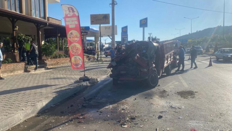 Çanakkale’de Feci Kaza: Kamyonet, Tır’a Arkadan Çarptı!