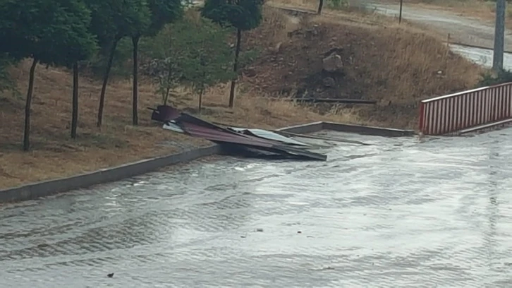 Çatının Uçma Anı Kamerada