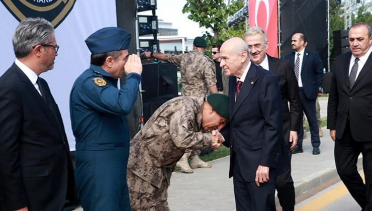 CHP’den Bahçeli’ye Tepki: ‘Polis El Öpmeye Başlarsa Bu Ülke Daha Çok 15 Temmuz’lar Yaşamaya Gebedir’