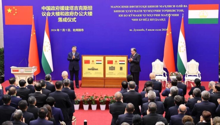 Çin Cumhurbaşkanı Xi Jinping ve Tacikistan Cumhurbaşkanı İmamali Rahman, Çin’in Takviyesiyle Yapılan Meclis ve Hükümet Binalarının Açılışına Katıldı