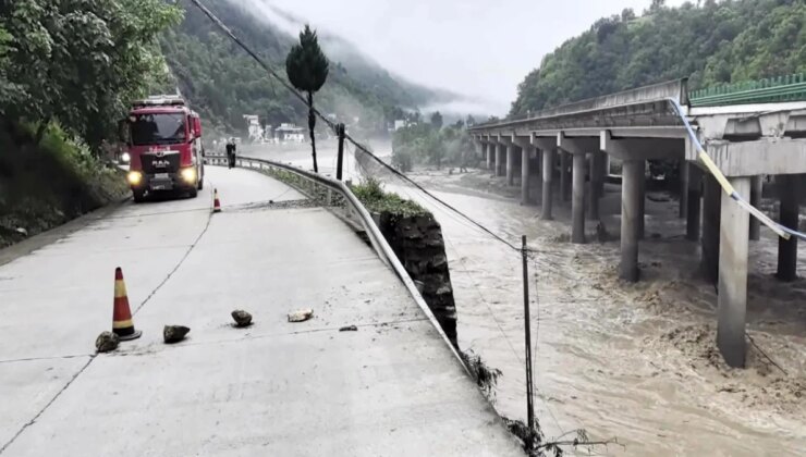 Çin’de Karayolu Köprüsü Çöktü, 11 Kişi Hayatını Kaybetti