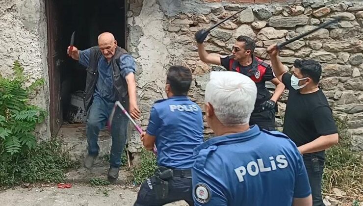 Çöp Evini Temizlemeye Gelen Gruba Saldırdı! 1 Polisi Bıçakla Yaralandı