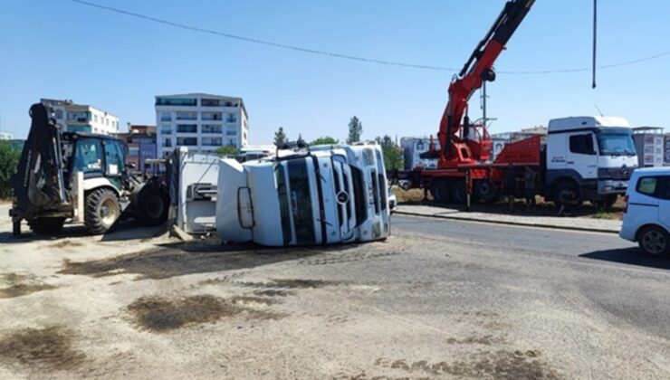 Devrilen Kum Yüklü Kamyonun Şoförü Yaralandı