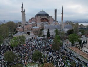 Diyanet 5 Temmuz Namaz Saatlerini Paylaştı: Cuma Namazı Saat Kaçta Kılınacak?