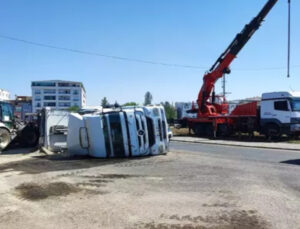 Diyarbakır’da Kamyon Devrildi: 1 Yaralı