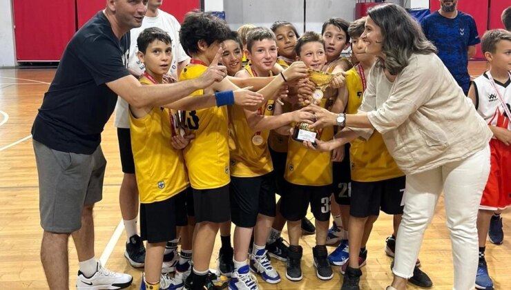 Düzce Akademi U10 Basketbol Yerel Ligi Şampiyonu