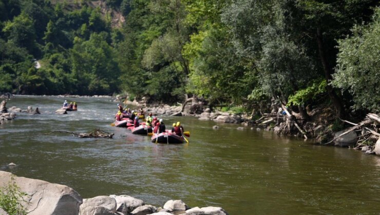 Düzce Belediyesi Gençlik ve Spor Hizmetleri Müdürlüğü, Melen Çayı’nda Rafting Aktifliği Düzenledi