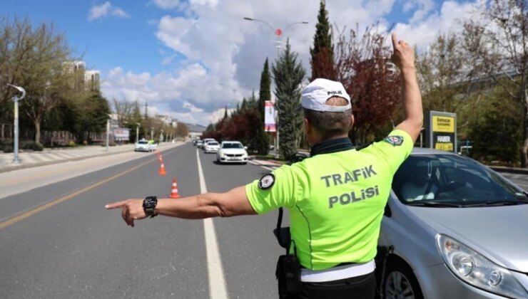 Düzce’de Denetim Yapan Polis ve Jandarma Ekipleri Kural Tanımayan Şoförlere İzin Vermiyor