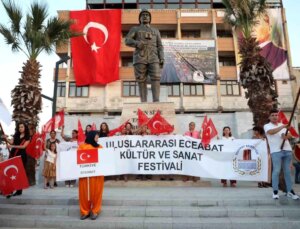 Eceabat Cumhuriyet Meydanı ve Atatürk Anıtı Açıldı