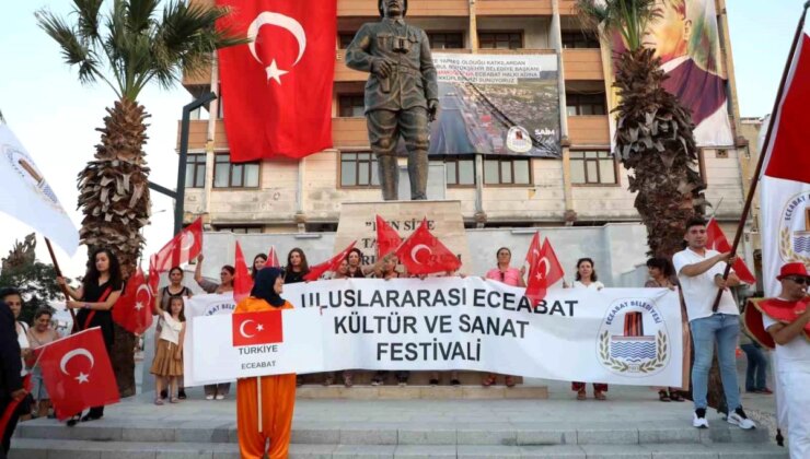 Eceabat Cumhuriyet Meydanı ve Atatürk Anıtı Açıldı