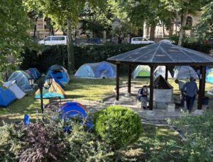 Edirne’de ‘Güreş’ Yoğunluğu… Cami Bahçesi Çadırla Doldu