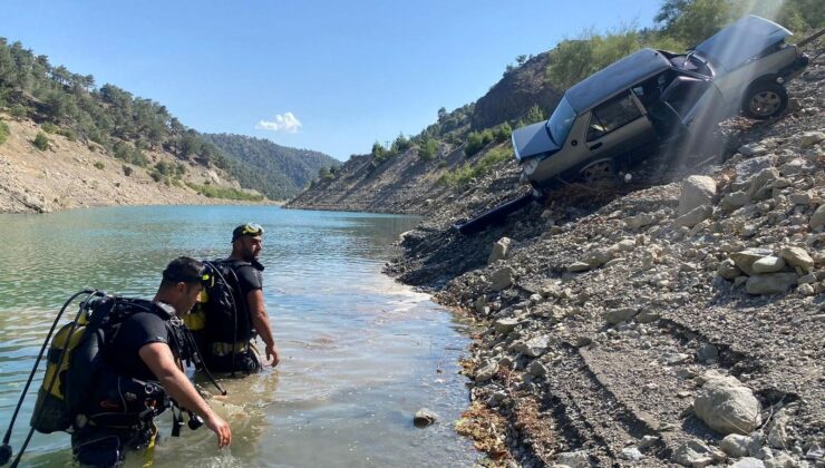 El Freni Çekilmeyen Park Halindeki Otomobil Baraj Gölüne Düştü