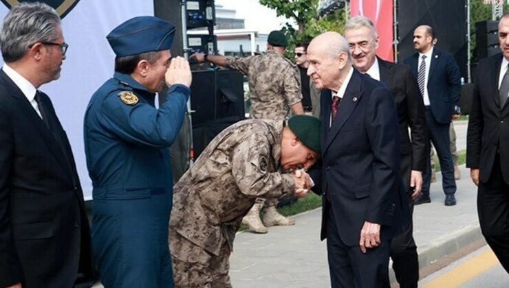 Emniyet Müdürü Bahçeli’nin Elini Öptü, Erdoğan’ın Sözleri Gündem Oldu